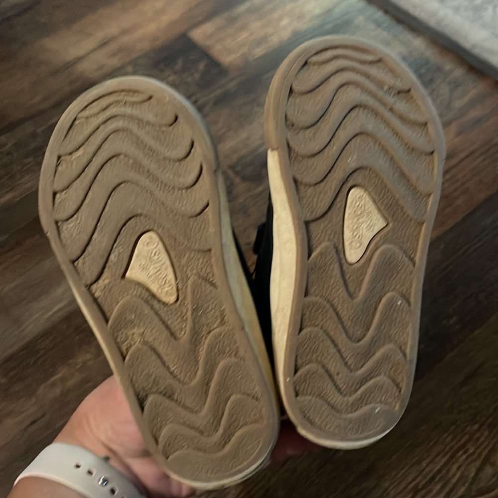 OshKosh B’gosh Sneakers - Picture 4 of 4